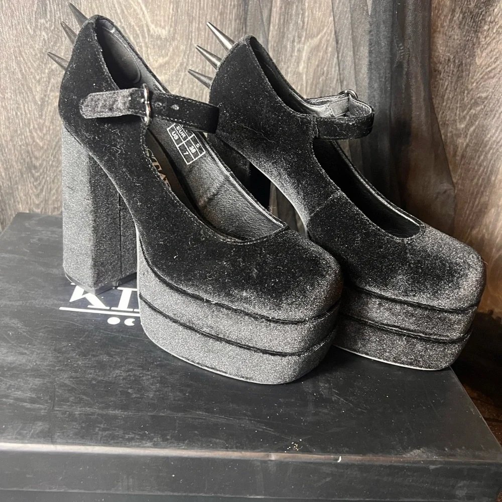 Spiked Velvet Heals - Picture 5 of 6
